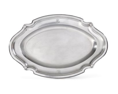 Gustave KELLER. Paris.
Oval platter in 950°/°°...