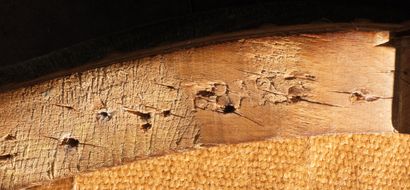 Fauteuil en bois naturel à dossier violoné...