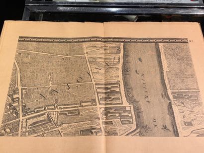 Paris au XVIIIe siècle. Plan de Paris en...