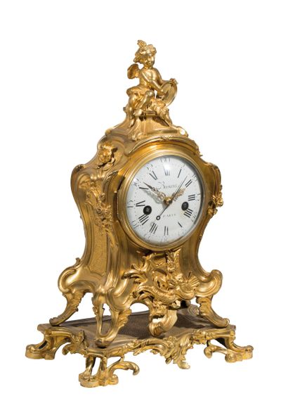 Pendule rocaille de forme mouvementée en...