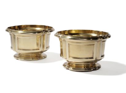 Suite of 8 circular finger-rince cups in...