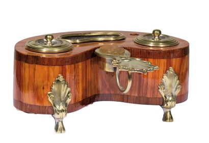 Encrier de forme rognon en bois de placage...