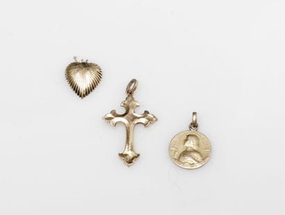 A set made of 750°/°° yellow gold consisting...