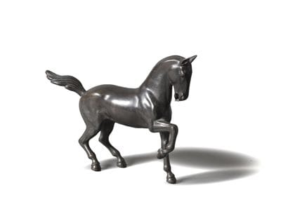 Set consisting of a metal horse with a dark...
