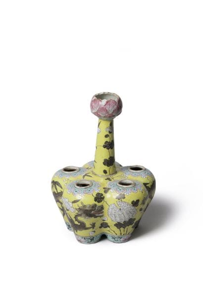 Chine.
Vase Tulipière en porcelaine à décor...