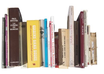 Ensemble de livres sur la cuisine et la gastronomie,...