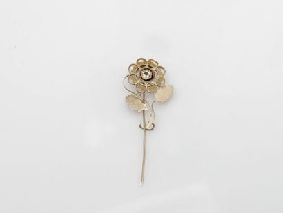 A 750°/°° yellow gold brooch, cut and openwork,...