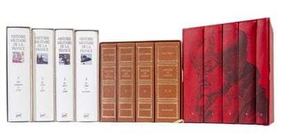 Ensemble de livres reliés sous emboîtages.
Histoire...