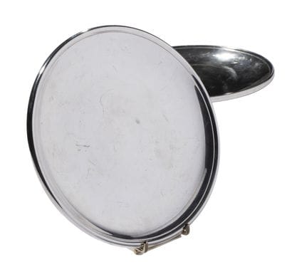 Puiforcat.
Deux assiettes rondes en argent...