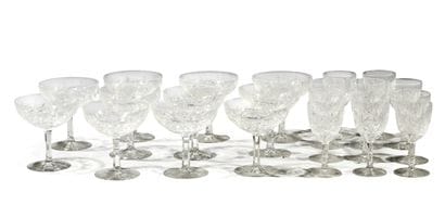 A tableware set consisting of 11 champagne...