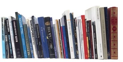Manette de livres reliés ou brochés, notamment...