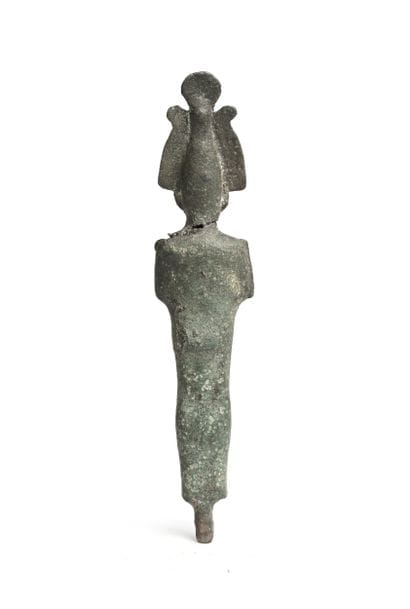 Statuette d’Osiris en bronze à patine verte...