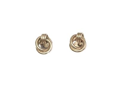 Pair of 750°/°° yellow gold earrings featuring...