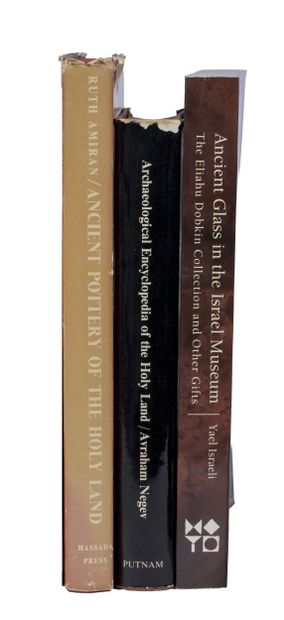 Ruth AMIRAN. Ancient Pottery of the Holy...