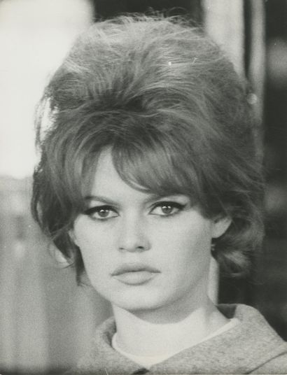 BRIGITTE BARDOT (1934–2025) – SET OF 37 PHOTOGRAPHS
A...