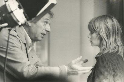 SET OF 35 PHOTOGRAPHS – FILM AND CELEBRITIES
A...