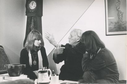 SET OF 35 PHOTOGRAPHS – FILM AND CELEBRITIES
A...