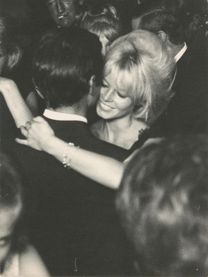 BRIGITTE BARDOT (1934–2025) – SET OF 37 PHOTOGRAPHS
A...