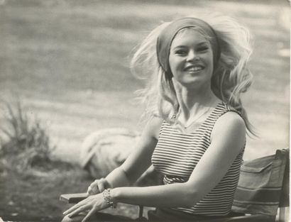 BRIGITTE BARDOT (1934–2025) – SET OF 37 PHOTOGRAPHS
A...