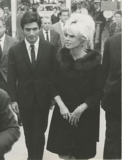 BRIGITTE BARDOT (1934–2025) – SET OF 37 PHOTOGRAPHS
A...