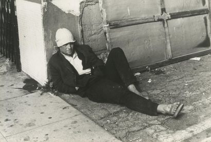 SET OF 35 PHOTOGRAPHS – FILM AND CELEBRITIES
A...