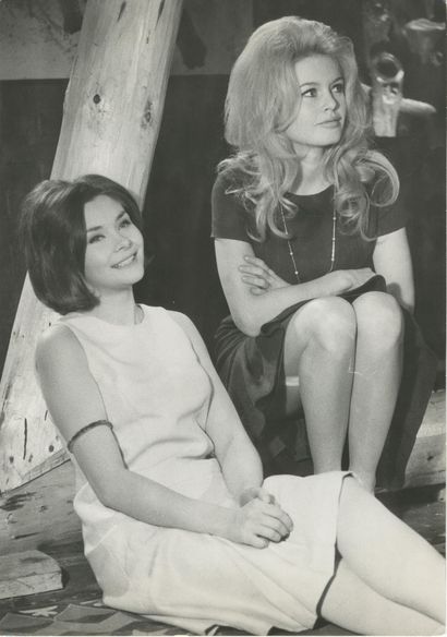 BRIGITTE BARDOT (1934–2025) – SET OF 37 PHOTOGRAPHS
A...