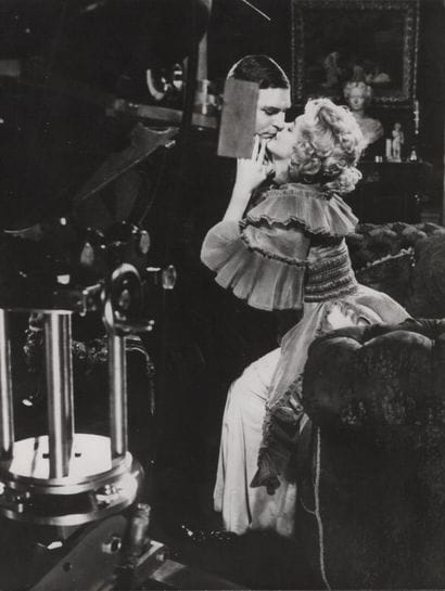 MARILYN MONROE AND LAURENCE OLIVIER
In front...