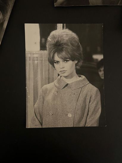 BRIGITTE BARDOT (1934–2025) – SET OF 37 PHOTOGRAPHS
A...