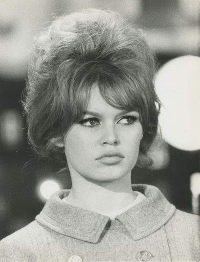 BRIGITTE BARDOT (1934–2025) – SET OF 37 PHOTOGRAPHS
A...