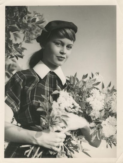 BRIGITTE BARDOT (1934–2025) – SET OF 37 PHOTOGRAPHS
A...