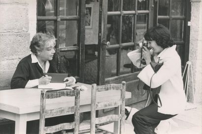 SET OF 35 PHOTOGRAPHS – FILM AND CELEBRITIES
A...
