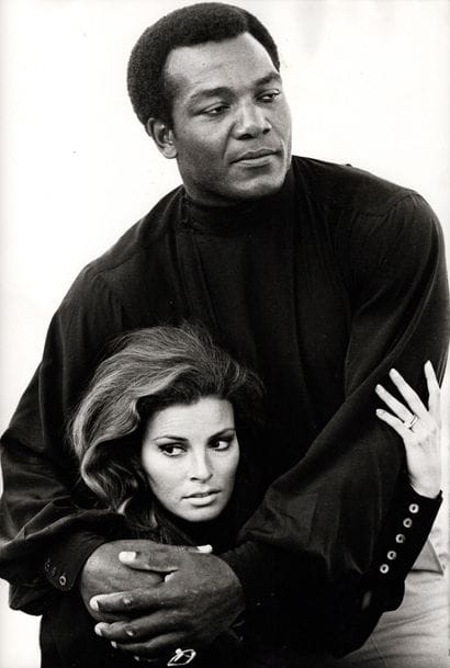 RAQUEL WELCH AND JIM BROWN
During the filming...