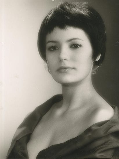 JEANNE VALÉRIE
Photographie promotionnelle.
Au...