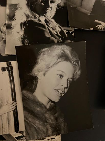 BRIGITTE BARDOT (1934–2025) – SET OF 37 PHOTOGRAPHS
A...