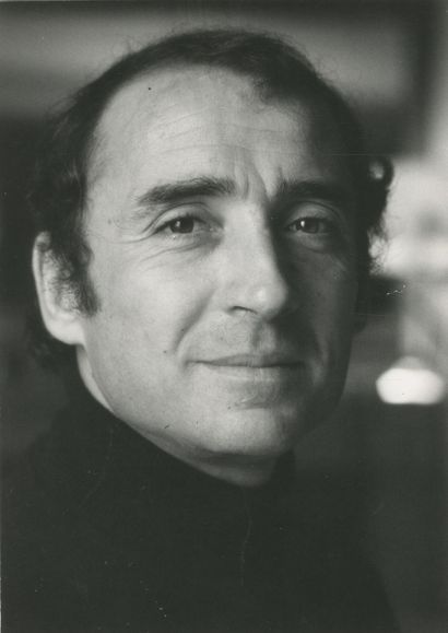 SET OF 35 PHOTOGRAPHS – FILM AND CELEBRITIES
A...
