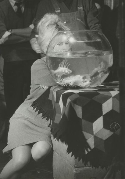 BRIGITTE BARDOT (1934–2025) – SET OF 37 PHOTOGRAPHS
A...