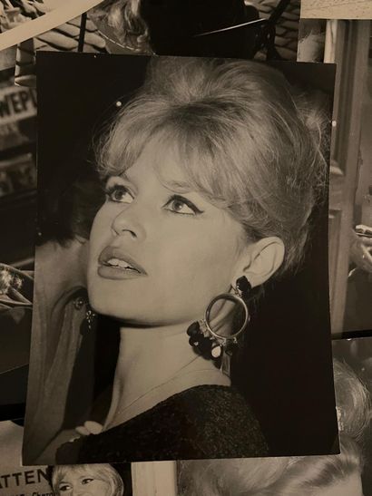 BRIGITTE BARDOT (1934–2025) – SET OF 37 PHOTOGRAPHS
A...