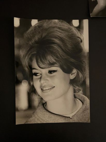 BRIGITTE BARDOT (1934–2025) – SET OF 37 PHOTOGRAPHS
A...