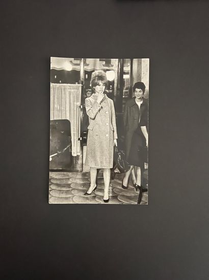 BRIGITTE BARDOT (1934–2025) – SET OF 37 PHOTOGRAPHS
A...