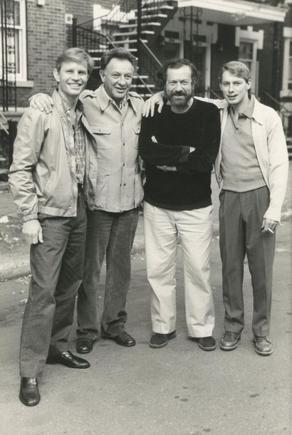 SET OF 35 PHOTOGRAPHS – FILM AND CELEBRITIES
A...