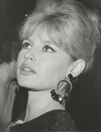 BRIGITTE BARDOT (1934–2025) – SET OF 37 PHOTOGRAPHS
A...