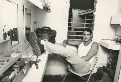 SET OF 35 PHOTOGRAPHS – FILM AND CELEBRITIES
A...