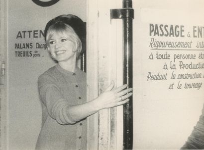 BRIGITTE BARDOT (1934–2025) – SET OF 37 PHOTOGRAPHS
A...