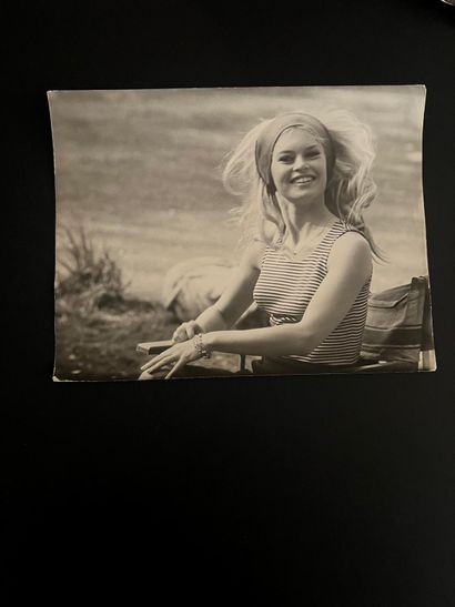 BRIGITTE BARDOT (1934–2025) – SET OF 37 PHOTOGRAPHS
A...