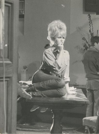 BRIGITTE BARDOT (1934–2025) – SET OF 37 PHOTOGRAPHS
A...