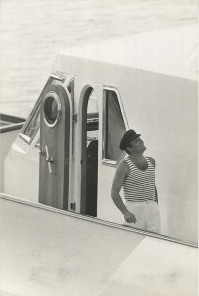 SET OF 35 PHOTOGRAPHS – FILM AND CELEBRITIES
A...