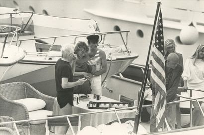 SET OF 35 PHOTOGRAPHS – FILM AND CELEBRITIES
A...