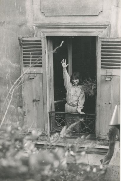 SET OF 35 PHOTOGRAPHS – FILM AND CELEBRITIES
A...