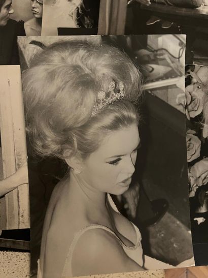 BRIGITTE BARDOT (1934–2025) – SET OF 37 PHOTOGRAPHS
A...