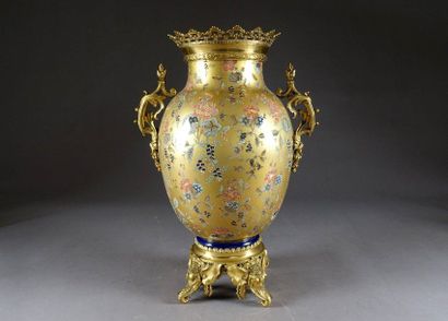 SARREGUEMINES.
Grand vase japonisant, de...
